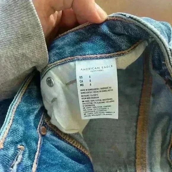 American Eagle Jean Shorts size 6 in excellent condition - Picture 3 of 4